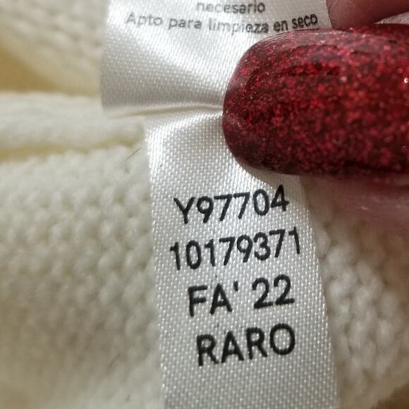 NWOT's -VENUS Cold Shoulder White Ribbed Knit Turtle Neck Black Trim; Size 2X - Picture 11 of 11